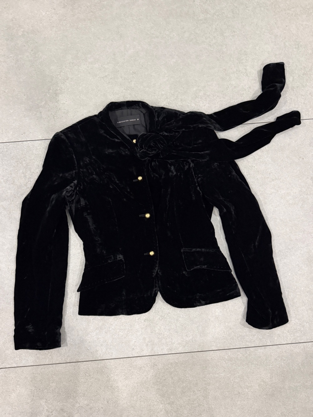 Black Velvet Bow-Tie Purificación García  Blazer with Gold Buttons